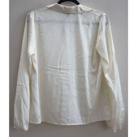 Banana Republic 762890 Women Sz M Snow Day/Ivory Satin Covered-Button Blouse - Picture 2 of 9